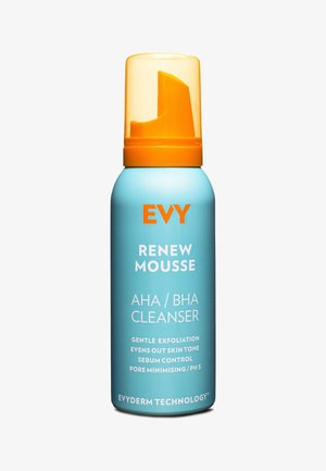 Blauwe cilindervormige mousse reiniger fles met een doorzichtige oranje dop. Tekst benadrukt "Renew Mousse AHA/BHA Cleanser" en bevat voordelen.