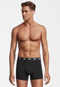 Zwarte boxershorts van zacht katoen met een logo-elastische band. Ontworpen met een strakke pasvorm en een gladde textuur. Geen zichtbare patronen.