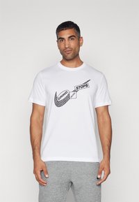 Nike Performance TEE GYM KIT - T-skjorte til trening - white