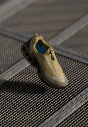 AIR MAX DN ROAM - Baskets basses - parachute beige/metallic silver-coloured/olive grey/black/olive grey