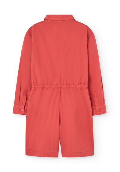 Koralfarvet jumpsuit med krave, lange ærmer, elastisk talje og manchetter. Glat stof uden synlige mønstre eller hardware.