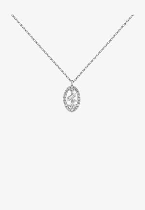 Collar de plata con un colgante ovalado adornado con pequeños cristales transparentes, que presenta un elemento de diseño central en un acabado pulido.