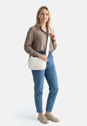 SURI FREY UMHÄNGETASCHE  - Bandolera - white