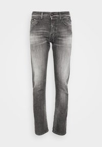 Vaqueros de denim gris claro con un corte ajustado, que presentan un leve desgastado, diseño de cinco bolsillos y cierre de botón. Textura suave y patas rectas.