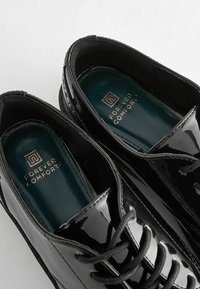 Next FOREVER COMFORT BROGUE CHUNKY WIDE FIT - Cipele s vezicama - black patent