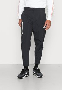 Nike Sportswear - M NSW STE UTILITY - Kargopüksid - black/sail/ice silver Väikepilt 1