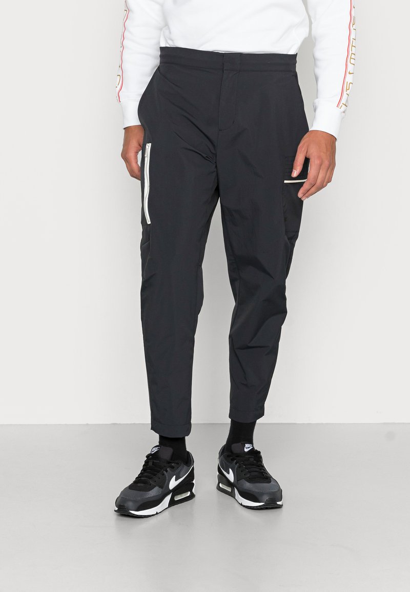 Nike Sportswear - M NSW STE UTILITY - Kargopüksid - black/sail/ice silver, Suurenda