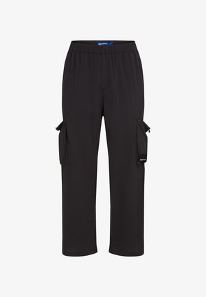 Czarne spodnie cargo z elastycznym pasem, dwiema bocznymi kieszeniami z klapami oraz sznurkiem po bokach. Wykonane z lekkiego materiału.