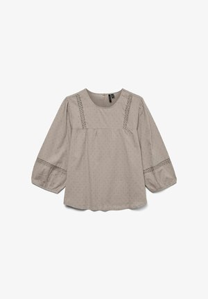 Jasnofioletowa bluzka z okrągłym dekoltem, bufkami na rękawach oraz kontrastowym haftem na korpusie i mankietach. Teksturowany materiał z małymi wzorami.