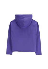 Fioletowa krótka bluza z kapturem, wykonana z miękkiej tkaniny. Posiada długie rękawy oraz surowo wykończony dół, co zapewnia swobodny krój.