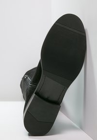Buffalo Botas mosqueteras - black