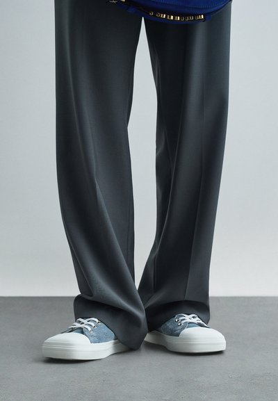 Jalad tumedates tumehalli tumehallide hallides tumedates tumedates end östrose kalti hallides hallides kiirutustel on hallite paalintehall- omal liiga hallende tavalade. 