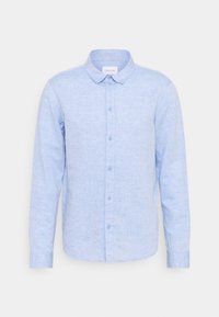 Camicia button-up a maniche lunghe di colore azzurro chiaro con collo, realizzata in un tessuto testurizzato, esposta su uno sfondo bianco semplice.