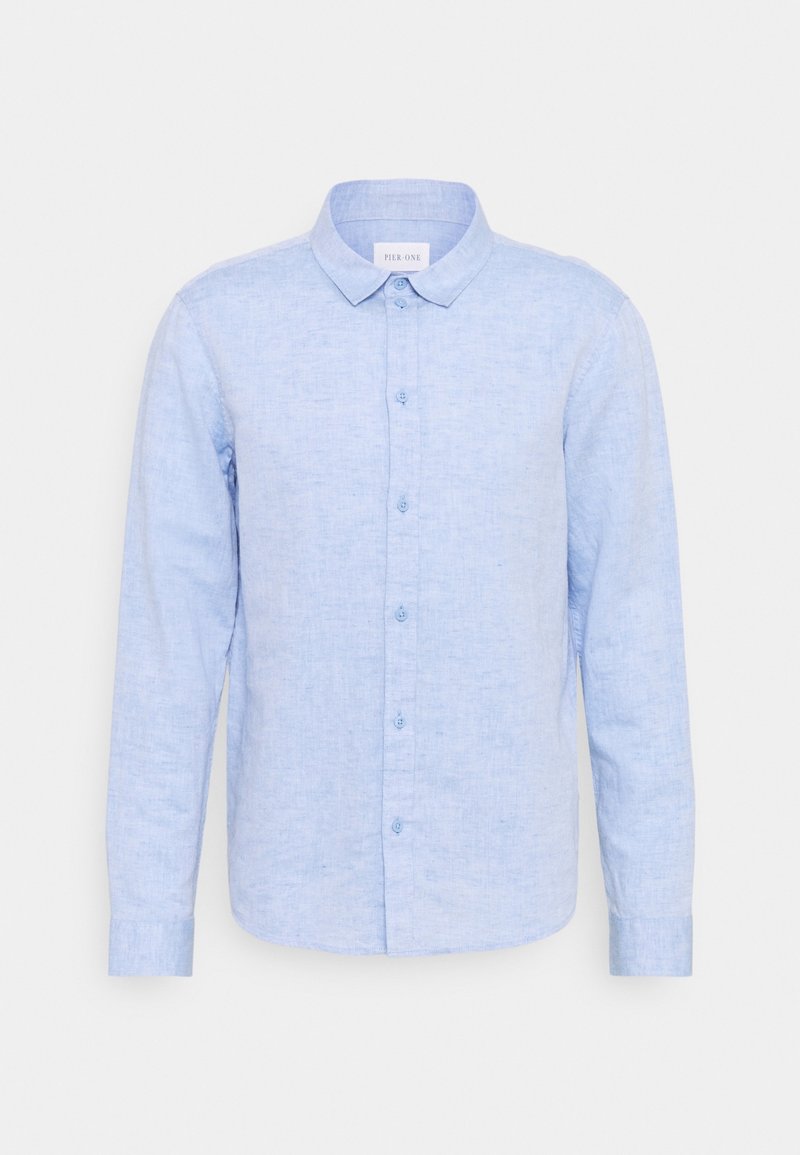 Camicia button-up a maniche lunghe di colore azzurro chiaro con collo, realizzata in un tessuto testurizzato, esposta su uno sfondo bianco semplice.