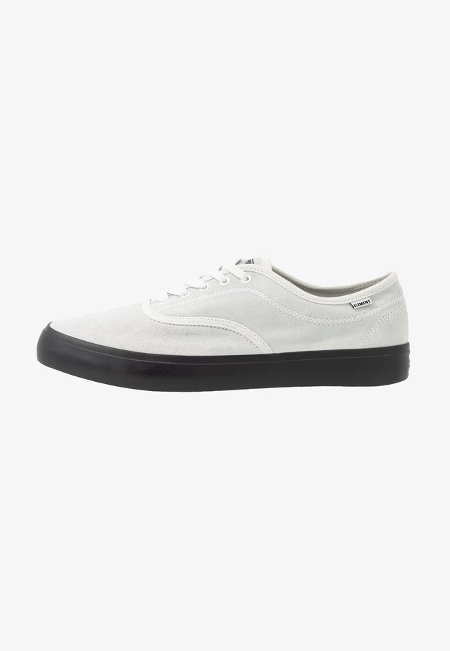 PASSIPH - Obuwie deskorolkowe - offwhite/black