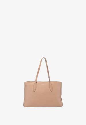 Beige læder tote taske med to håndtag, rektangulær form, glat tekstur, diskret logo-detaljering på fronten og ingen synlige hardware-accents.