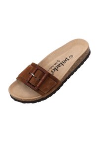 Sandal in scamosciato marrone con una larga fascia dotata di una fibbia in legno rettangolare, un plantare in sughero sagomato e una suola in gomma con texture.