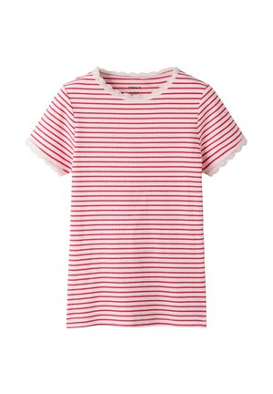 Kortærmet ribstrikket top med horisontale røde og hvide striber, med bølget hvid blonderkant på krave og ærmer.