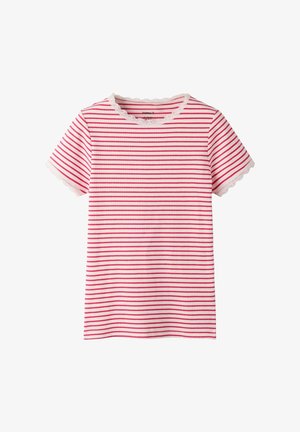 Krótki rękaw, prążkowany sweter z poziomymi czerwono-białymi paskami, z falowanym białym koronkowym wykończeniem na kołnierzu i rękawach.