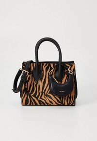 Sac à main rayé tigre en beige et noir, équipé de deux poignées supérieures, d'une bandoulière amovible, et d'une petite pochette noire avec un logo doré.