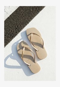 Unselected, sand grey