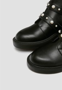 PULL&BEAR Nilkkurit - black