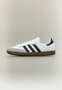 Ikke valgt, footwear white/core black/clear granit