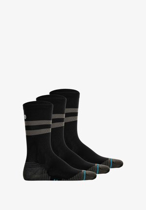 Zwarte sokken met versterkte teen en hiel, voorzien van twee horizontale grijze strepen. Drie paar inbegrepen. Zachte stoftextuur.