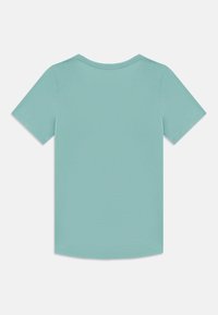T-shirt vert menthe à manches courtes avec un col rond, texture douce et ourlet arrondi. Pas de motifs ou d'accents visibles. Design simple.
