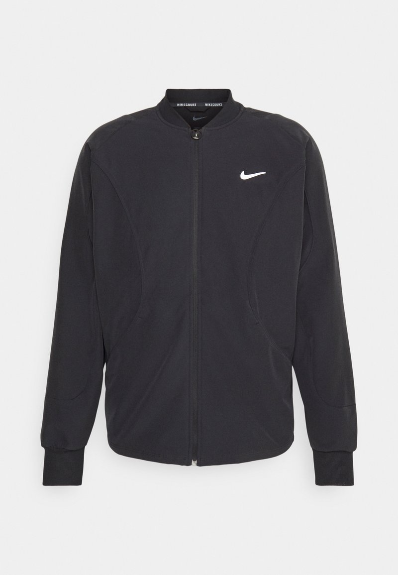 Zwarte Nike-jas met een rits aan de voorkant, geribde cuffs en een ronde kraag. Heeft een wit Nike-logo op de linkerkant van de borst en een gladde stoftextuur.