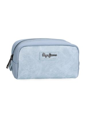 Neceser rectangular azul claro con cremallera y placa metálica con el logo "Pepe Jeans" en la parte frontal.