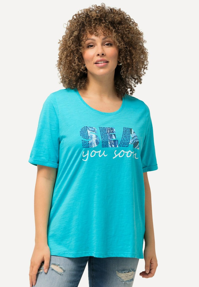 Ulla Popken SEA YOU SOON SHORT SLEEVE GRAPHIC - Triko s potiskem - deep aqua