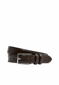 Cinturón de cuero marrón con textura suave, hebilla rectangular de plata y múltiples agujeros para ajustes de tamaño. Característica de doble lazo para mayor seguridad.