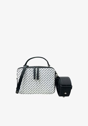 Borsa a mano strutturata in bianco e nero con motivo a logo, manico superiore, tracolla staccabile e chiusura con zip. Texture liscia con dettagli.