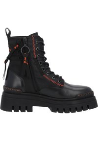Stivale alla caviglia nero in combinazione di pelle e tessuto, con cuciture arancioni, stringhe anteriori e suola in gomma spessa. Chiusura con zip laterale.
