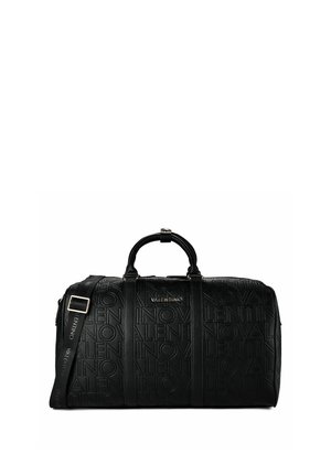 Sac de voyage Valentino noir avec motif logo embossé, poignées supérieures et bandoulière réglable avec boucle en métal.