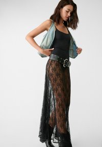 Stradivarius LAYERED - Maxisukňa - black