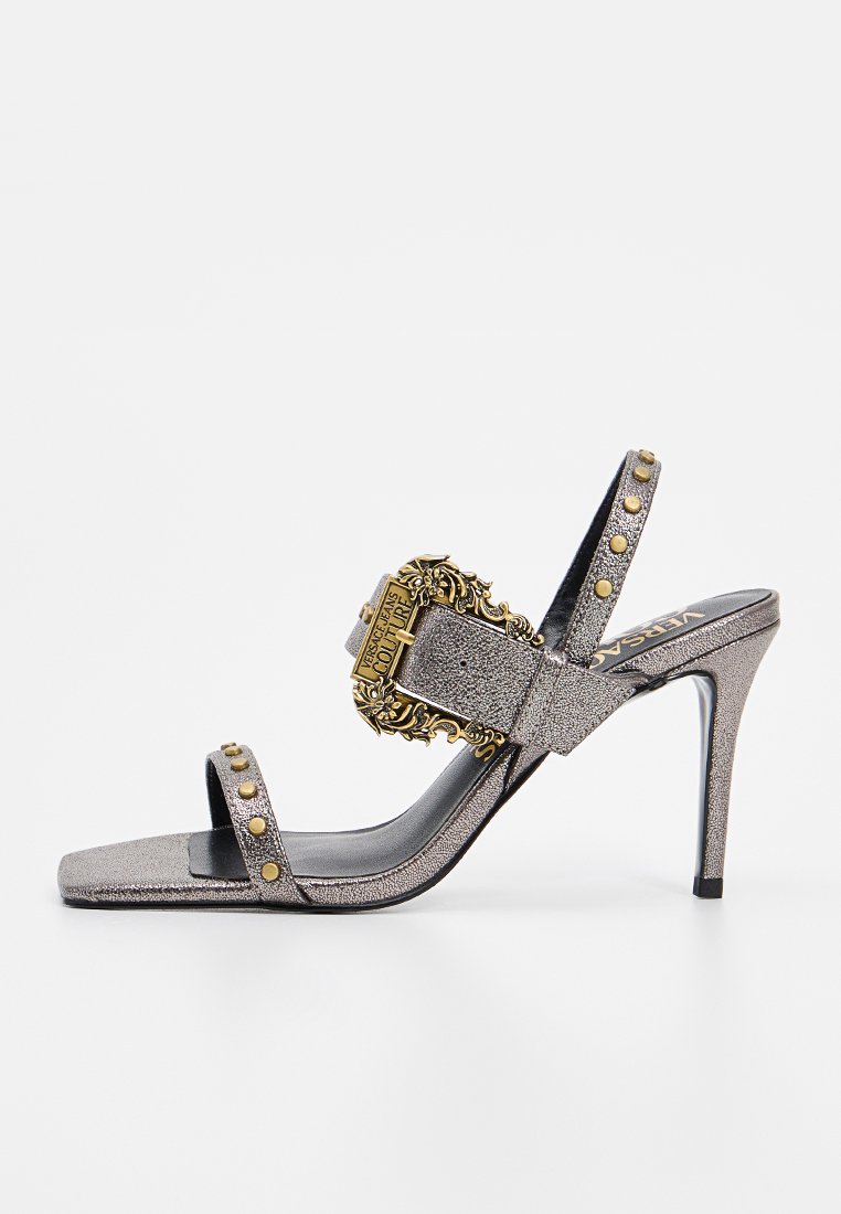 Versace Jeans Couture Sandalen met hoge hak zilverkleurig