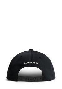 Svart keps med snapback-stängning, med texten "J.Lindeberg" i vitt baktill. Tillverkad av tyg med en slät textur.