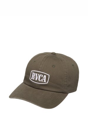Oliwkowa czapka bejsbolowa z wygiętym daszkiem i białym logo RVCA wyszywanym na przednim panelu.