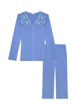 Blauw pyjamashirt met lange mouwen en knopen, voorzien van een bloemrijke kanten inzet bovenaan, gecombineerd met bijpassende pyjamabroek met rechte pijpen.
