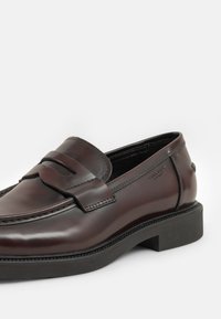 Vagabond ALEX - Smart slip-ons - chestnut