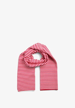 Écharpe tricotée rayée rouge et blanche horizontalement, pliée en boucle sur fond blanc.