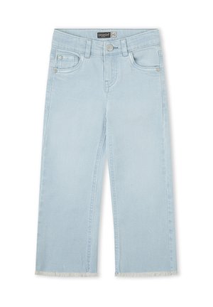 Vaqueros cortos de mezclilla azul claro con dobladillos deshilachados, botón y cremallera delanteros, trabillas para cinturón y estilo de cinco bolsillos.