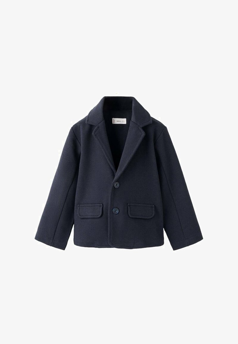 Sacou bleumarin din fleece cu guler cu rever, două buzunare frontale și doi nasturi. Textură netedă, croială ajustată și formă ușor structurată.