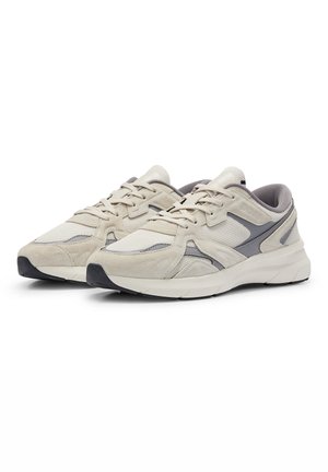 Trainers - off-white
