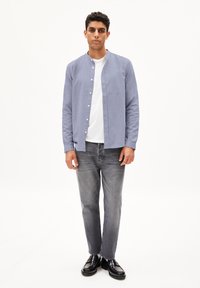 ARMEDANGELS TOMAASAS - Hemd - faded indigo