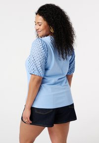 MS Mode MET DETAILS OP DE MOUWEN - T-shirt imprimé - licht blauw