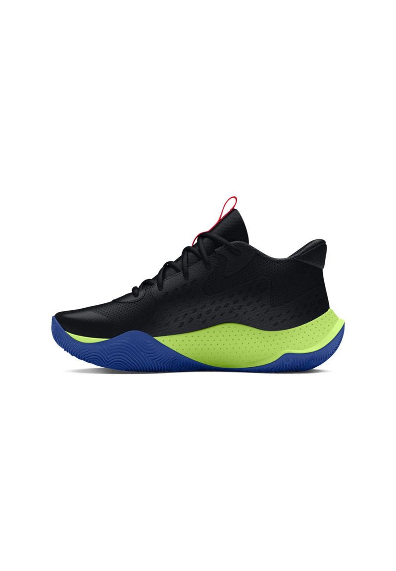 Zapatilla deportiva negra con parte superior de malla, entresuela verde vibrante y suela de goma azul. Presenta un diseño texturizado y una pestaña roja para tirar.