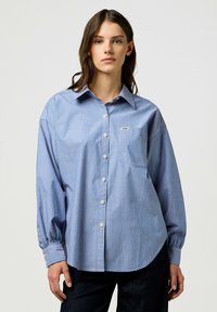 Wrangler LONG SLEEVE COOL - RELAXED FIT - Camicia - dusty blue